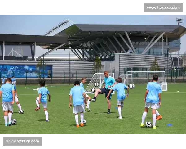 打造梦想球场 踏上职业之路 足球训练营全程陪伴成长